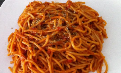 ספגטי ברוטב עגבניות ועשבי תיבול